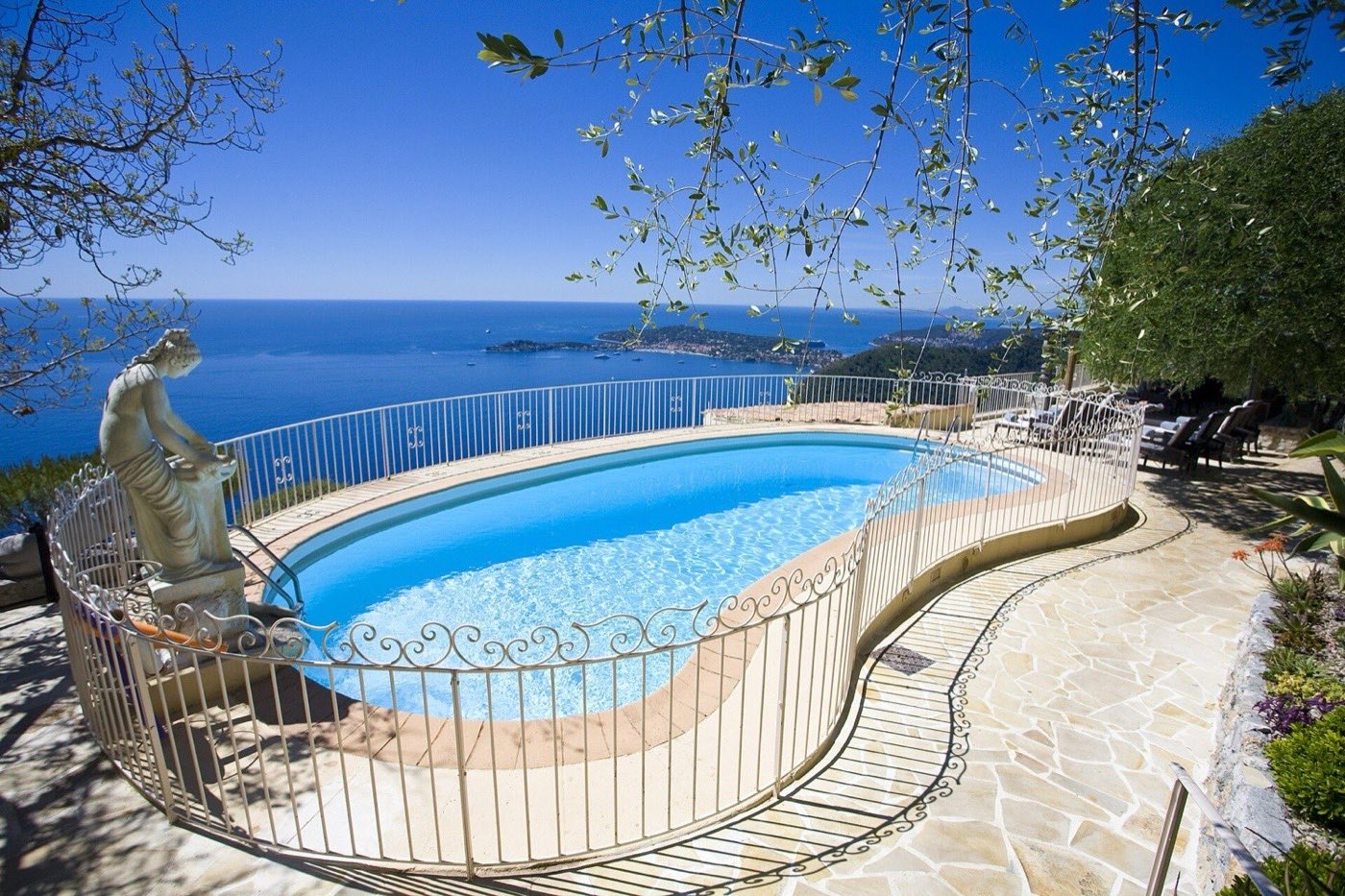 La Chèvre d'Or à Eze, terrasse au-dessus de la Méditerranée
