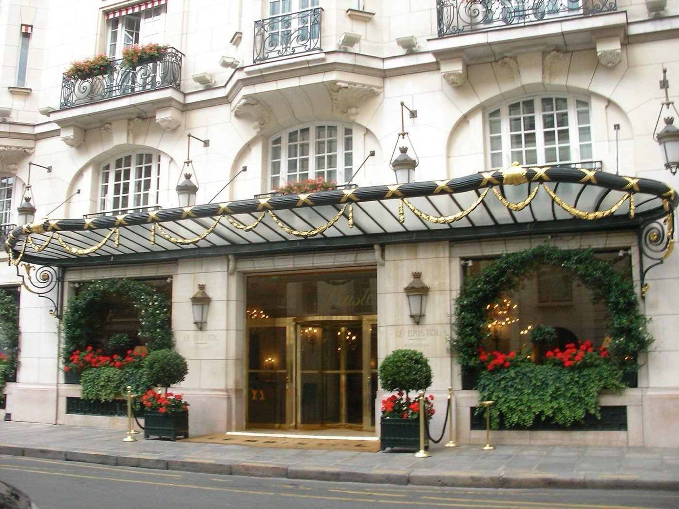 Le Bristol Paris, façade rue du Faubourg Saint-Honoré